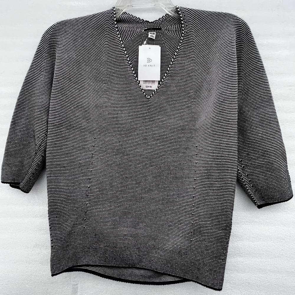 UNIQLO 3D dolman spring sweater